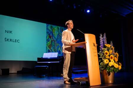 SLAVNOSTNI GOVORNIK NIK ŠKRLEC